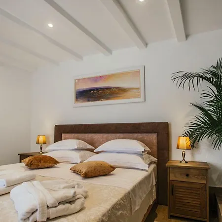 Heritage Dea Hvar フヴァル