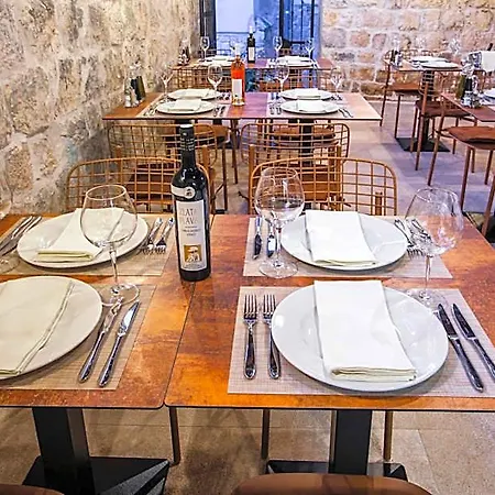 Heritage Dea Hvar מלון חוואר