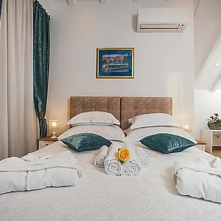 Heritage Dea Hvar 4* חוואר
