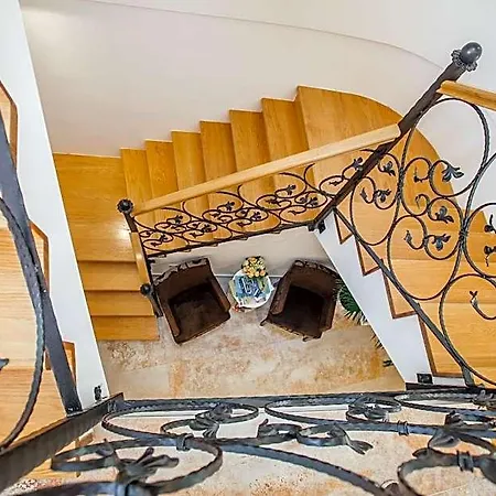 Heritage Dea Hvar מלון