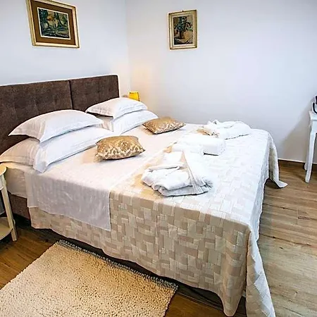 Heritage Dea Hvar חוואר