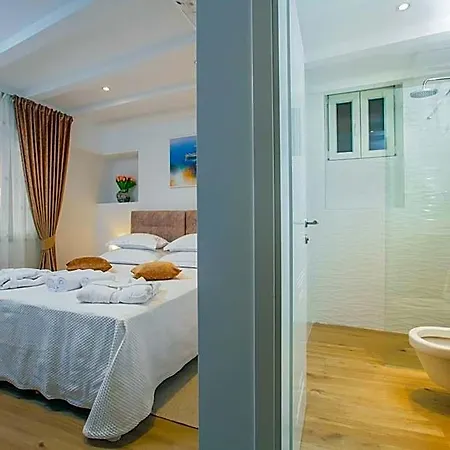 Heritage Dea Hvar 4* חוואר