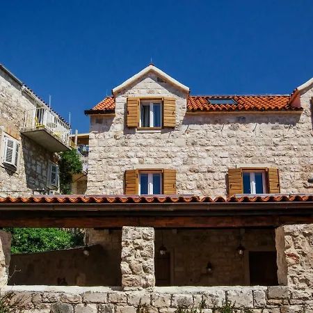 Heritage Dea Hvar فندق 4*